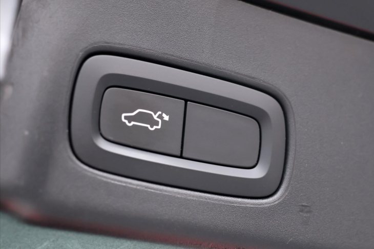 Volvo V90 2.0 D3 110kW Momentum LED