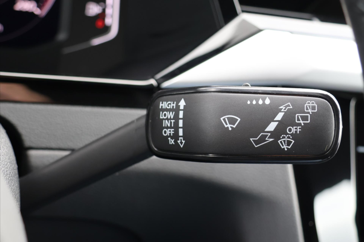 Volkswagen Arteon 2,0 TSI 206 kW R-line DSG DPH CZ