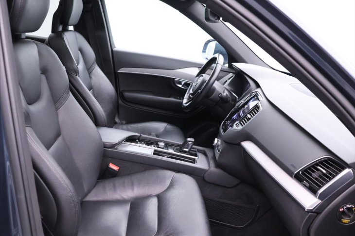 Volvo XC90 2,0 D5 173 kW AWD Momentum DPH