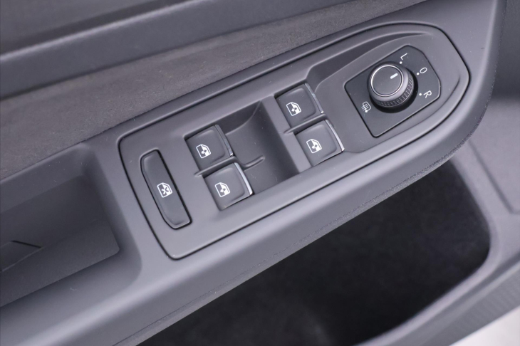 Volkswagen Golf 2,0 TSI GTI 180kW Virtual DPH