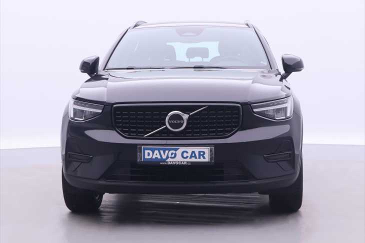 Volvo XC40 2,0 B4 145kW DCT Plus Dark CZ