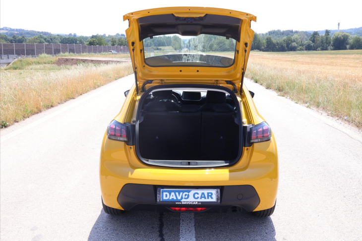 Peugeot 208 1,2 101k Allure CZ 1.Maj DPH