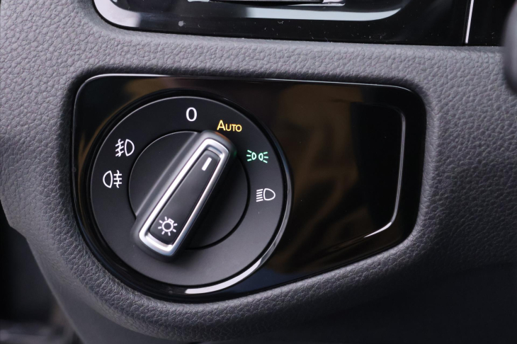 Volkswagen Golf 1,5 TGI 96kW Highline DSG CZ DPH