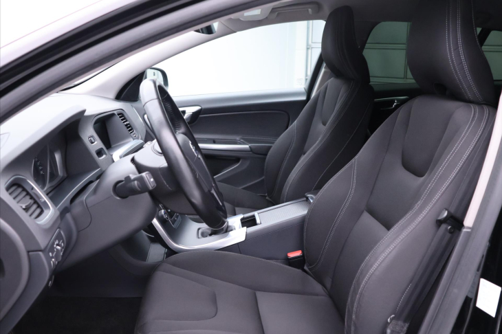 Volvo V60 2,0 D3 110kW Momentum