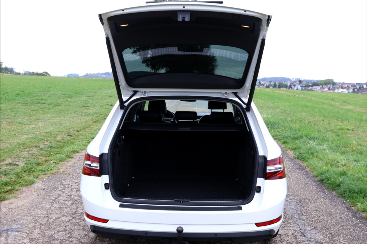 Škoda Superb 2,0 TDI DSG Style+  Navi ACC