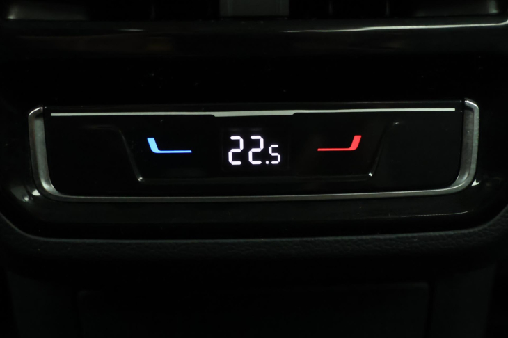 Volkswagen Passat 1,5 TSI 110kW DSG Business CZ