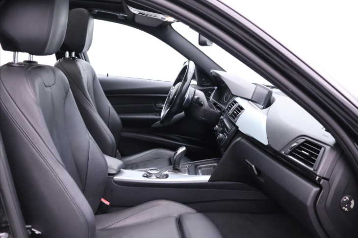 BMW Řada 3 3.0 330d xDrive 190kW Touring