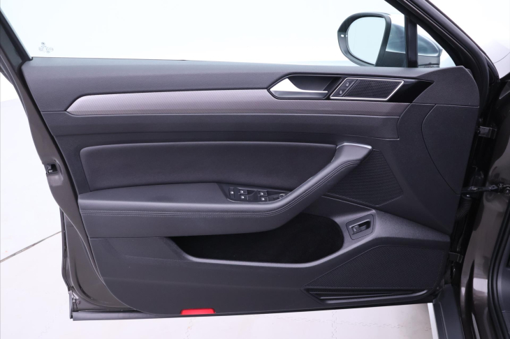 Volkswagen Passat 2,0 TDI 140kW DSG LED Alltrack