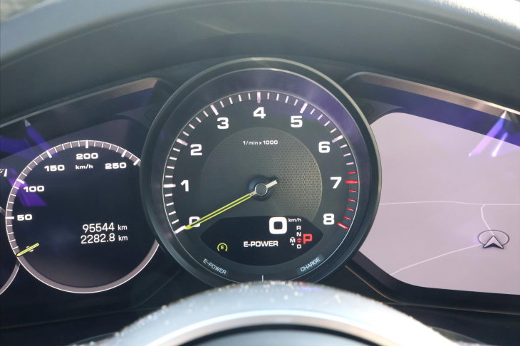 Porsche Cayenne 3,0 EHV 340kW Platinum DPH
