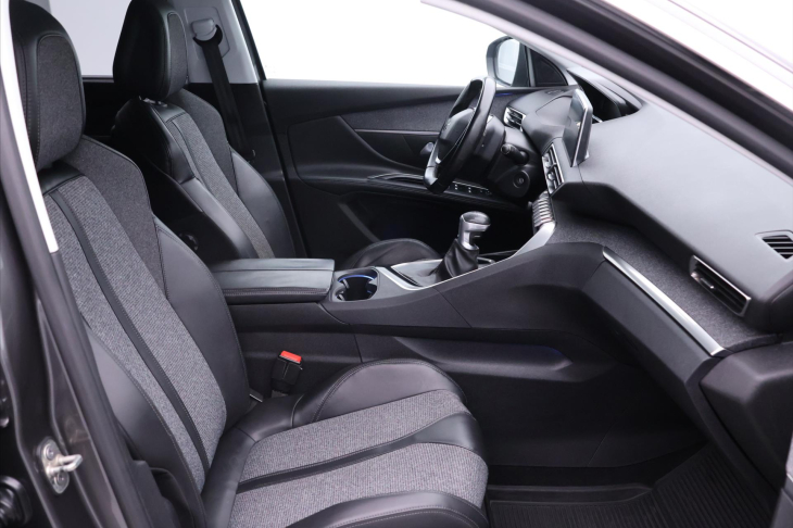 Peugeot 5008 1,6 HDI 88kW Active 7-Míst LED
