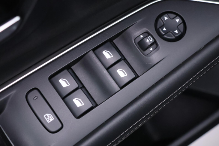 Peugeot 3008 1,2 PT 96kW Allure Navi 1.Maj