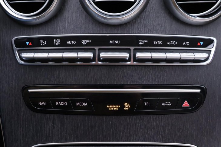 Mercedes-Benz Třídy C 2,0 220d 143kW 4Matic LED