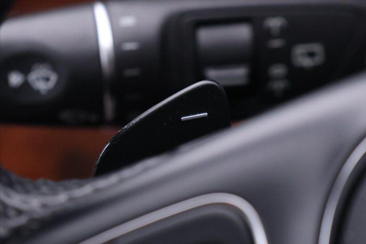 Mercedes-Benz Třídy E 2,0 220d 143kW 4Matic Aut. LED