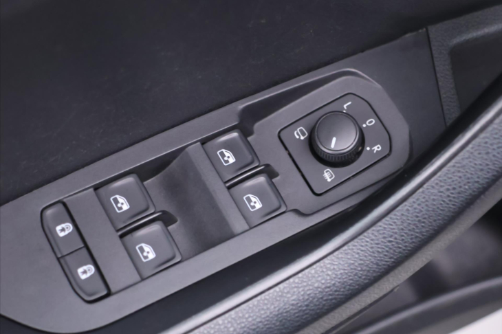 Škoda Karoq 1,6 TDI 85kW DSG Ambition CZ DPH