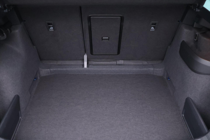 Škoda Karoq 1,5 TSI 110kW Style CZ 1.Maj.