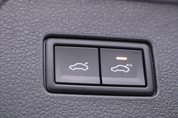 Volkswagen Passat 2,0 TDI 110kW DSG LED ACC Pano