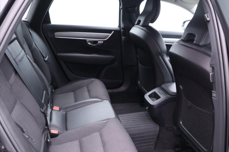 Volvo V90 2,0 D4 140kW Aut. AWD Momentum