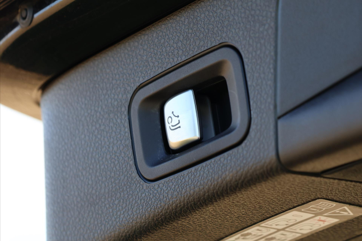 Mercedes-Benz Třídy C 2,0 200 T AMG LED Navi Kůže