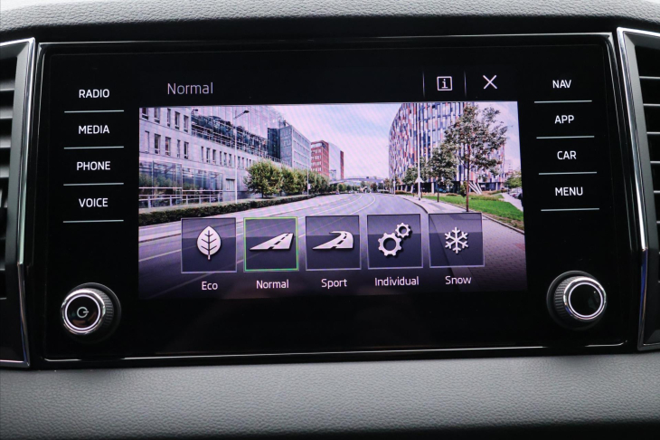 Škoda Karoq 2,0 TDI Scout 4x4 Virtual Navi