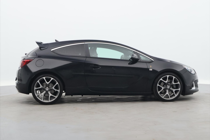 Opel Astra 2,0 T 206kW OPC Black Edit. CZ