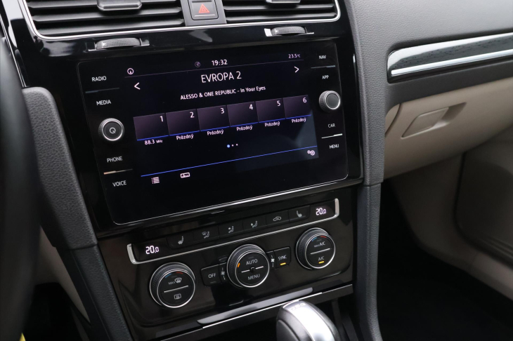 Volkswagen Golf 1,4 TSI 92kW DSG Highline