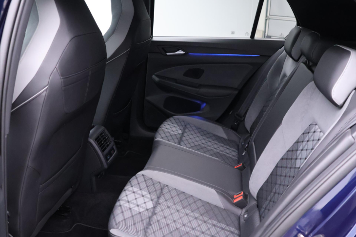 Volkswagen Golf 1,5 eTSI 110kW DSG R-Line LED