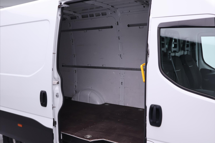 Iveco Daily 2,3 115kW L2H2 DPH