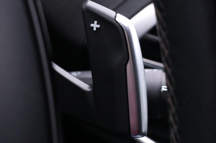 Peugeot 3008 1,2 e-THP 96kW Aut. GT Line