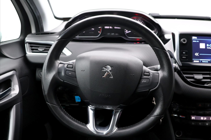 Peugeot 2008 1,2 PureTech 61kW Allure CZ
