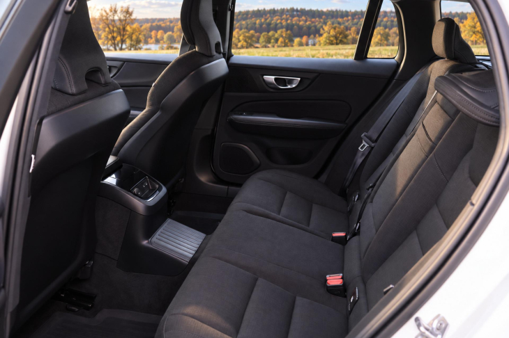 Volvo V60 2,0 B5 AWD Momentum Pro AT DPH