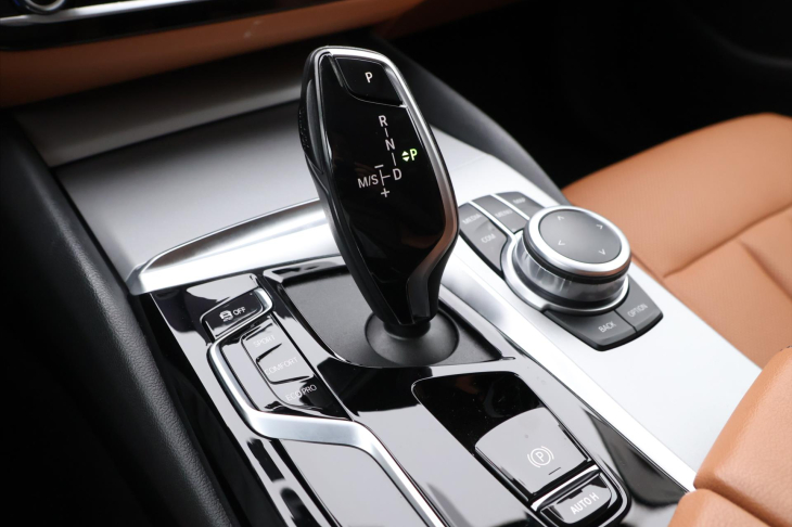 BMW Řada 5 2.0 D 140kW xDrive AT CZ