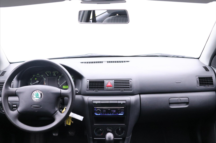 Škoda Octavia 1,6 i 75kW CZ Serv.Kniha