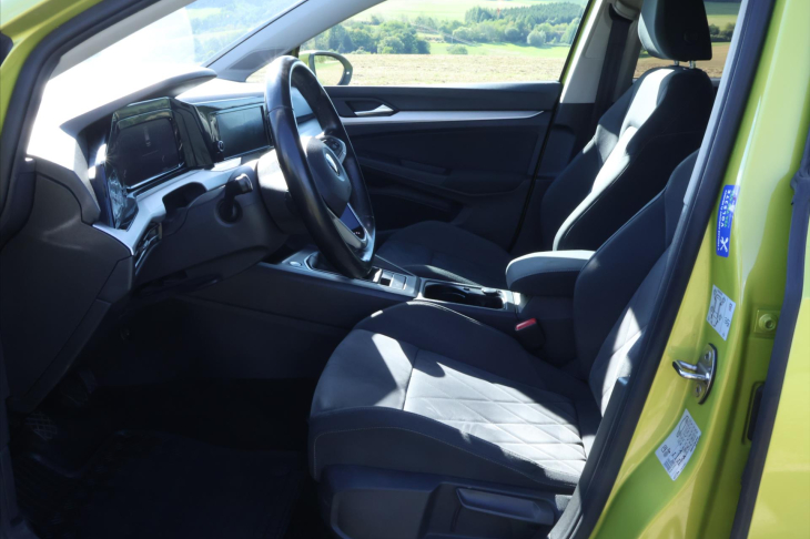 Volkswagen Golf 1,5 TSI 110kW CZ LED 1.Maj