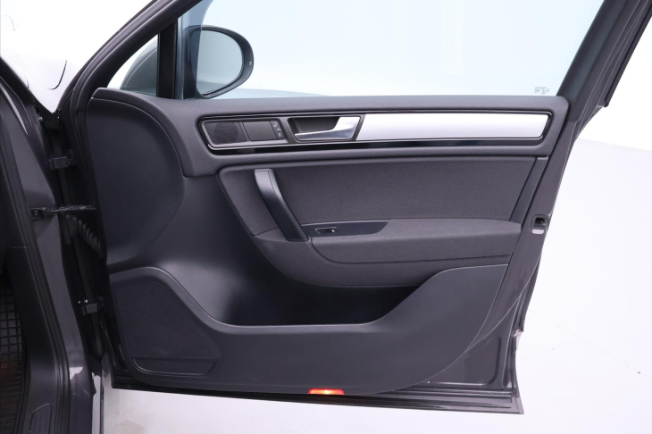 Volkswagen Touareg 3,0 TDI 150kW V6 Kam. Klim. CZ