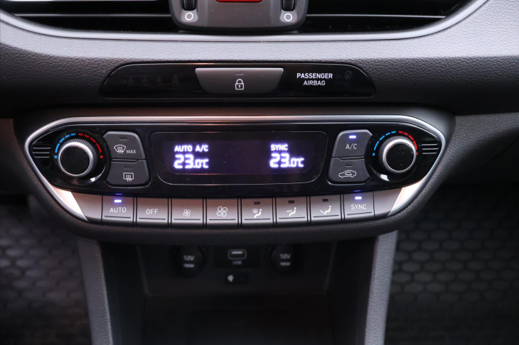 Hyundai i30 1,5 T-GDI 117kW CZ 1.Maj. DPH