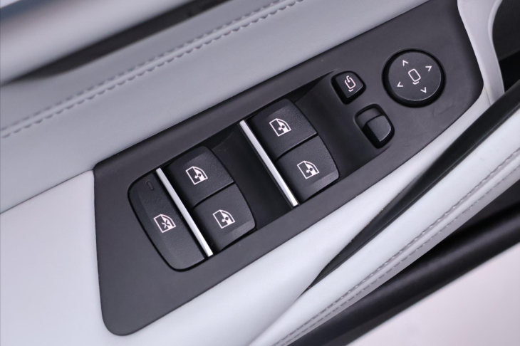 BMW M5 4,4 V8 441kW xDrive Individual DPH CZ