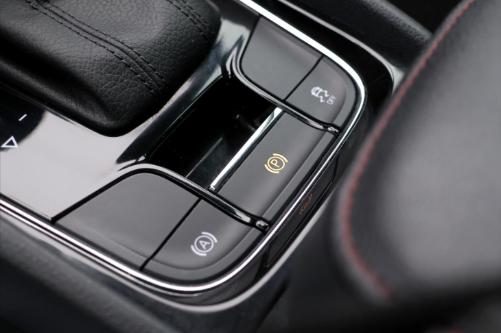 Škoda Karoq 1,6 TDI DSG Style Sport Navi