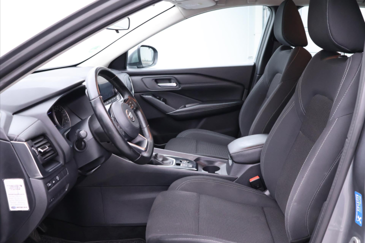 Nissan Qashqai 1,3 DIG-T MHEV Business Tažné