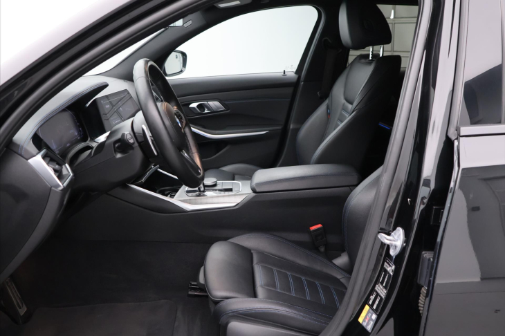 BMW Řada 3 2,0 330e xDrive M-Paket Laser