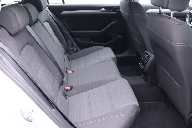 Volkswagen Passat 2,0 TDI 110kW DSG 1.Maj. DPH