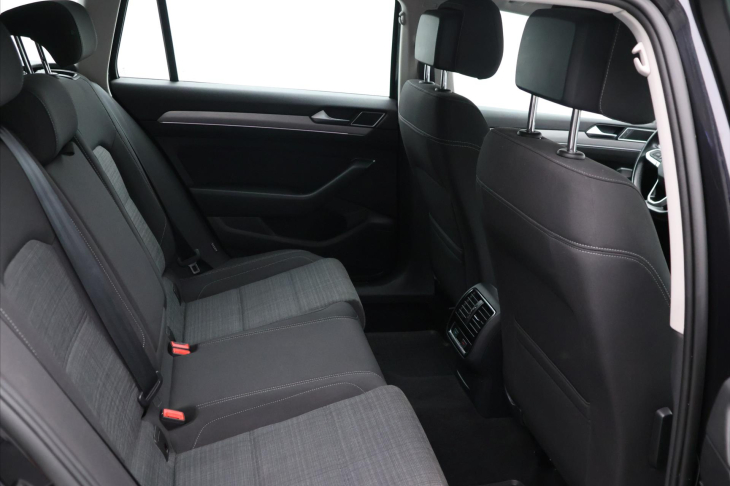 Volkswagen Passat 2,0 110kW BMT DSG Business Variant