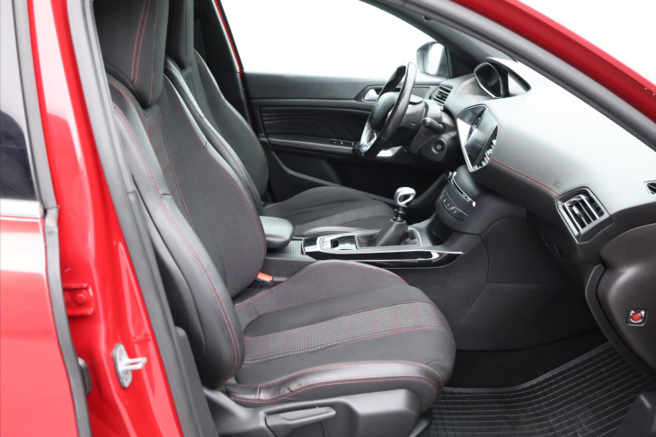 Peugeot 308 1,2 96kW GT-Line LED tažné Klima