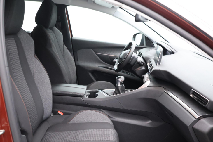 Peugeot 5008 1,5 HDI 96kW 7-Míst CZ DPH