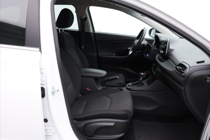 Hyundai i30 1,6 CRDI CZ 1.Maj. DPH