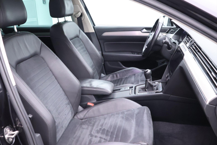 Volkswagen Passat 2,0 TDI 110kW 4M R-line LED