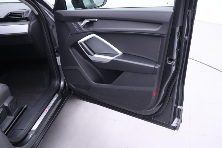 Audi Q3 1,5 35 TFSI S tronic S line CZ DPH