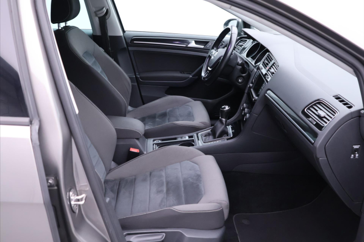 Volkswagen Golf 1,4 TSI 110kW Highline Navi
