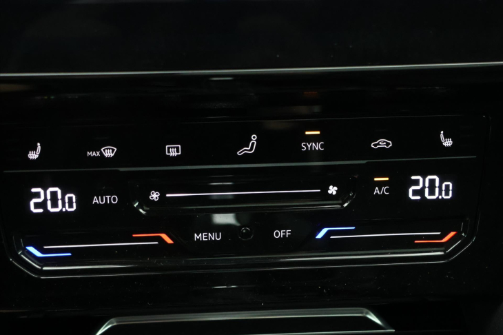 Volkswagen Arteon 2,0 TSI 206kW 4M DSG R-Line CZ DPH