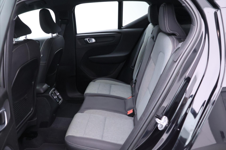 Volvo XC40 2,0 B3 120kW Core DCT CZ Záruka