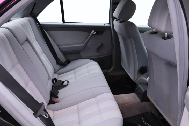 Mercedes-Benz Třídy C 1,8 180 90kW LPG CZ Tažné